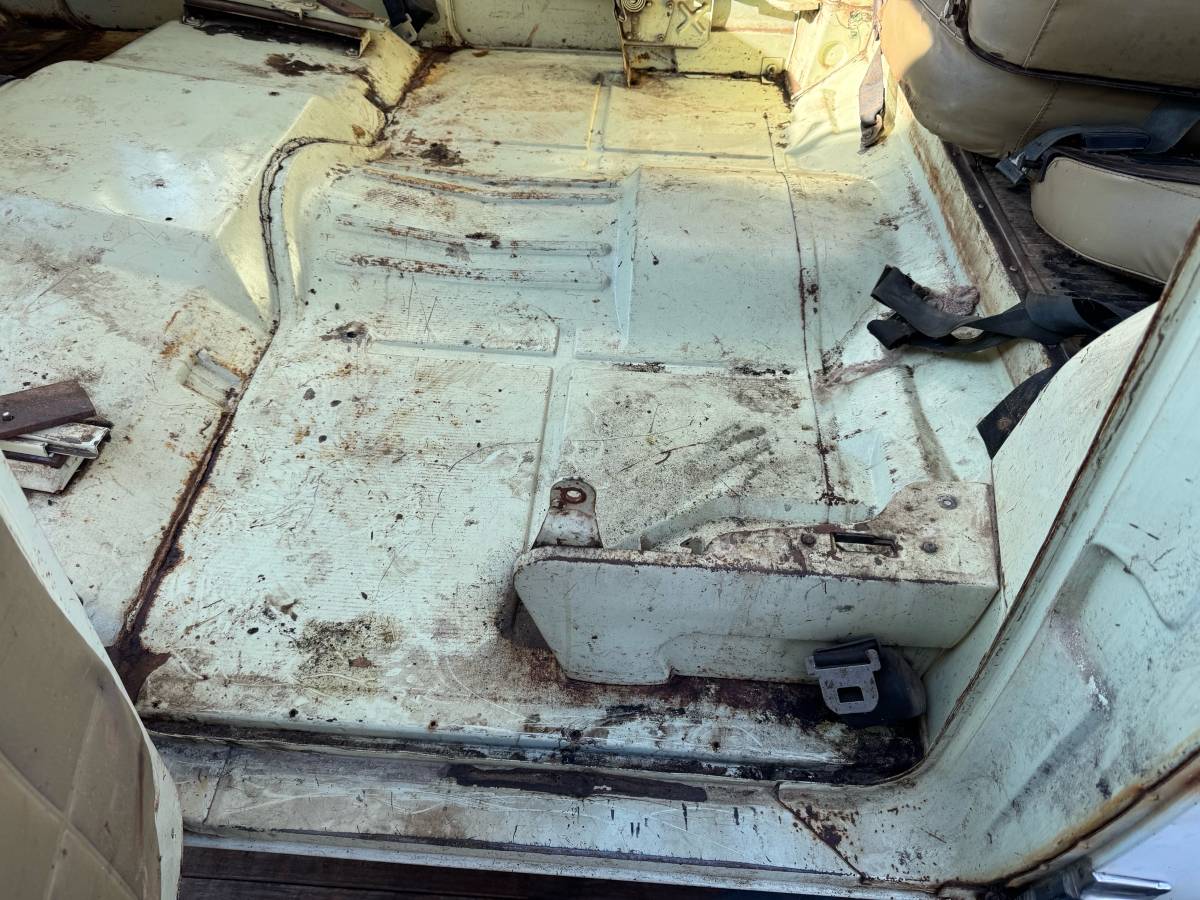 International-1973-white-17