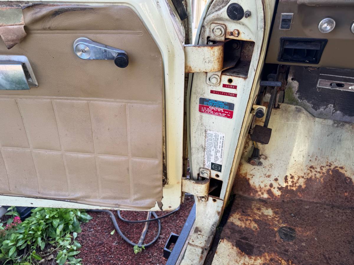 International-1973-white-18