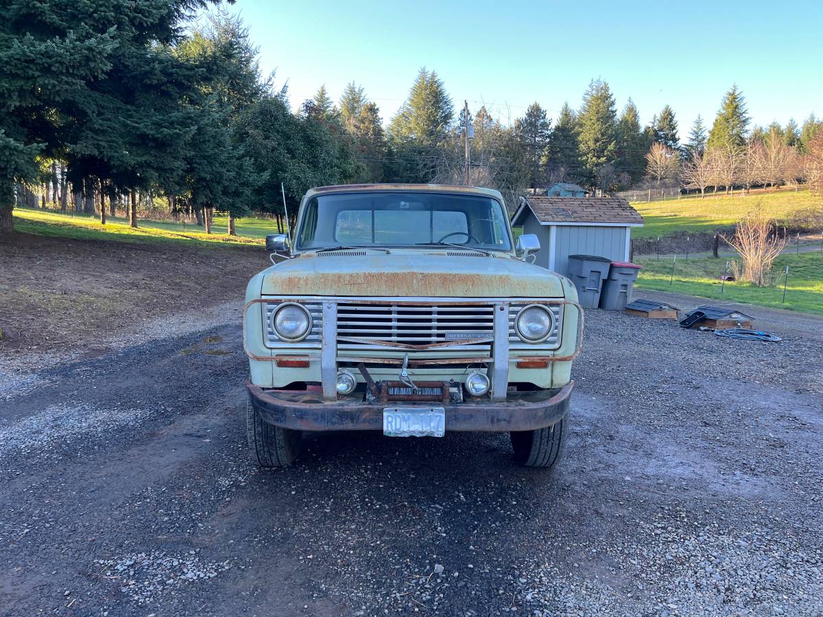 International-200-8-1974-green-2