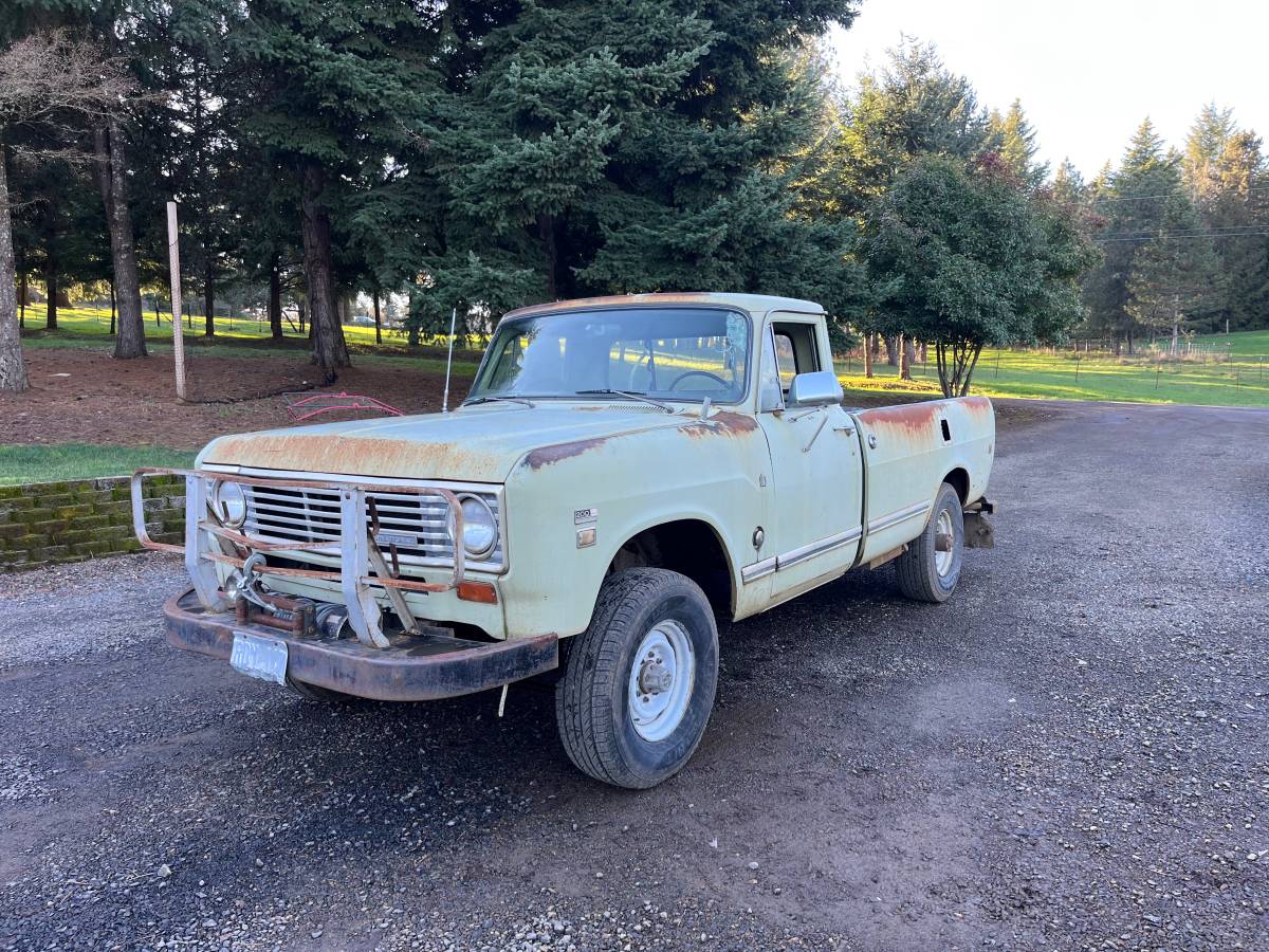 International-200-8-1974-green-3