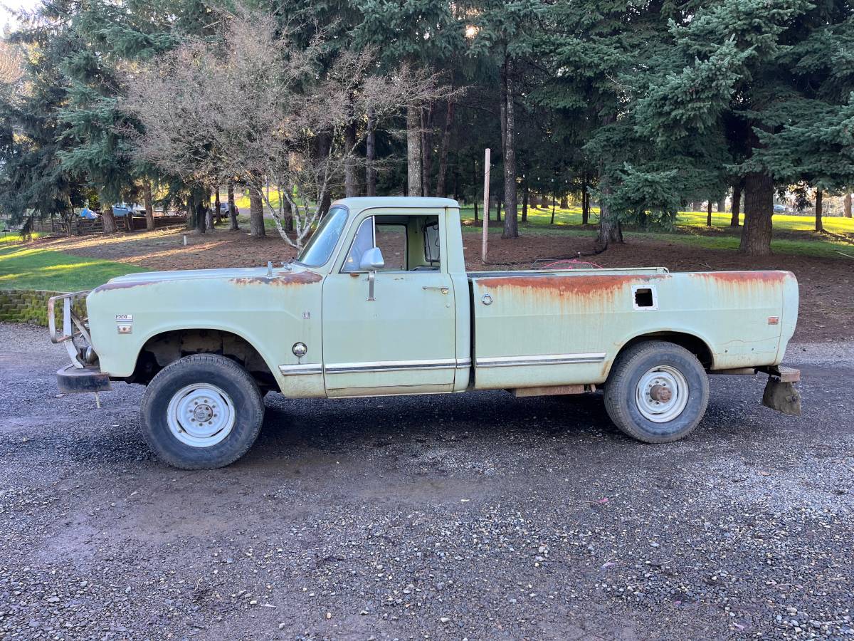 International-200-8-1974-green-4