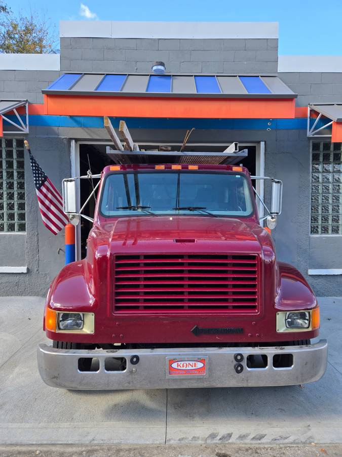 International-4700-diesel-1995-red-1
