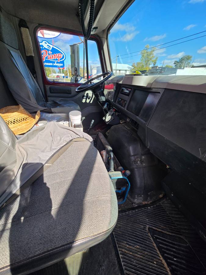 International-4700-diesel-1995-red-4