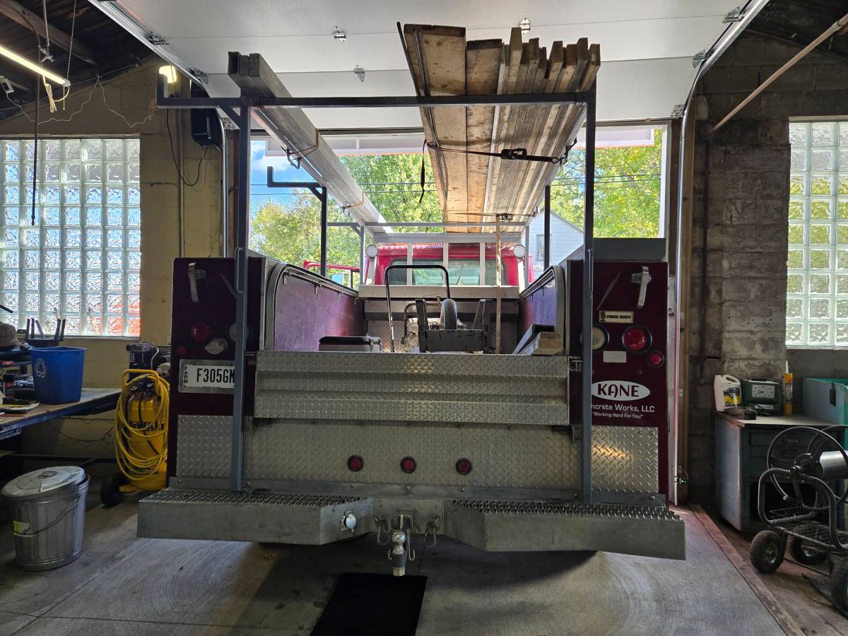 International-4700-diesel-1995-red-8