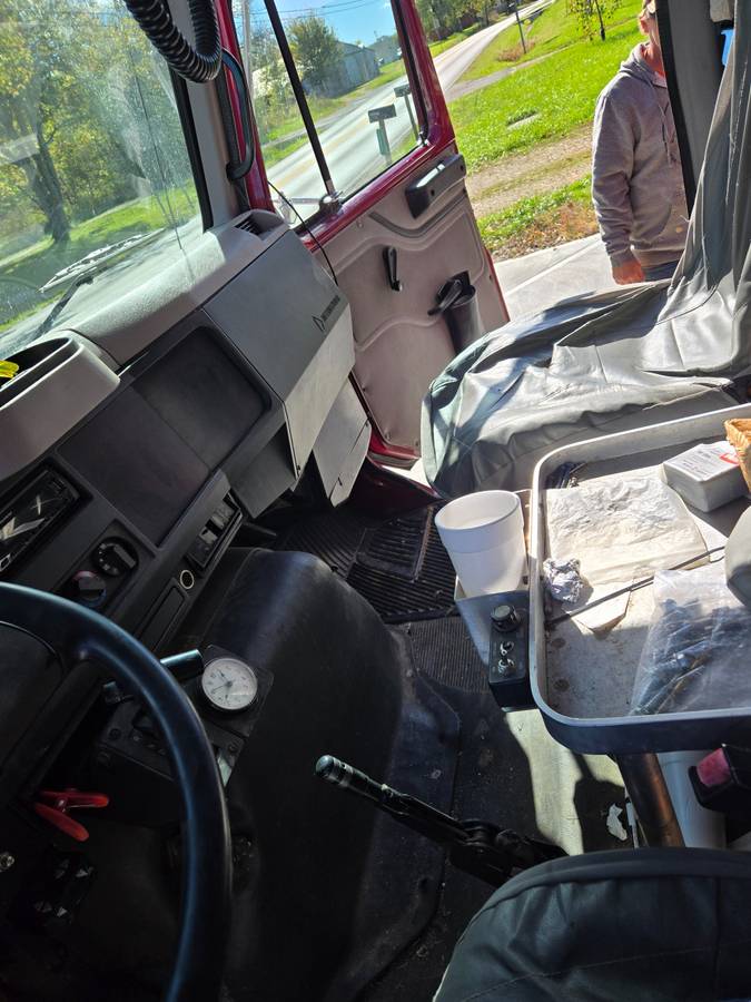 International-4700-diesel-1995-red