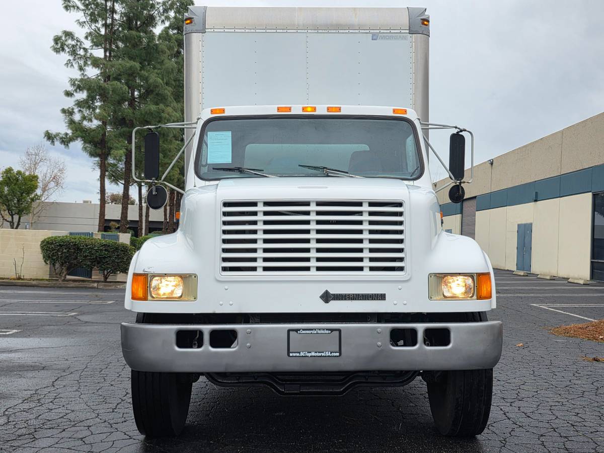 International-4900-diesel-1990-white-111