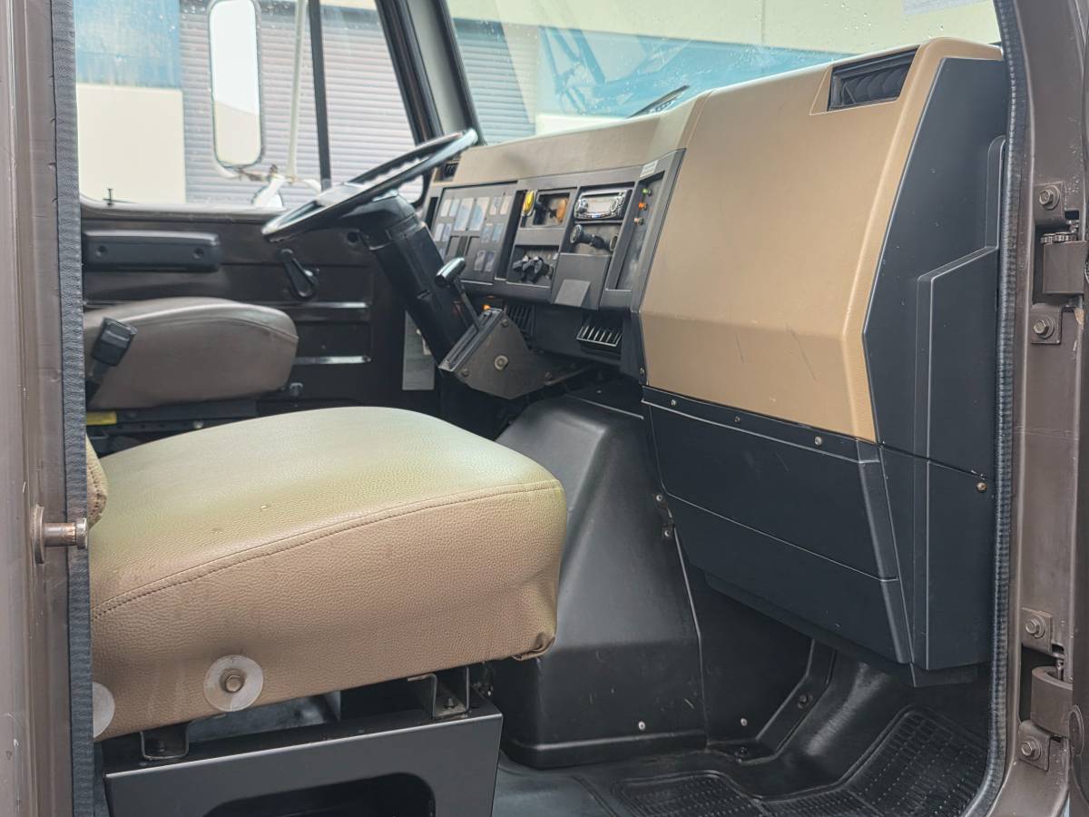 International-4900-diesel-1990-white-125