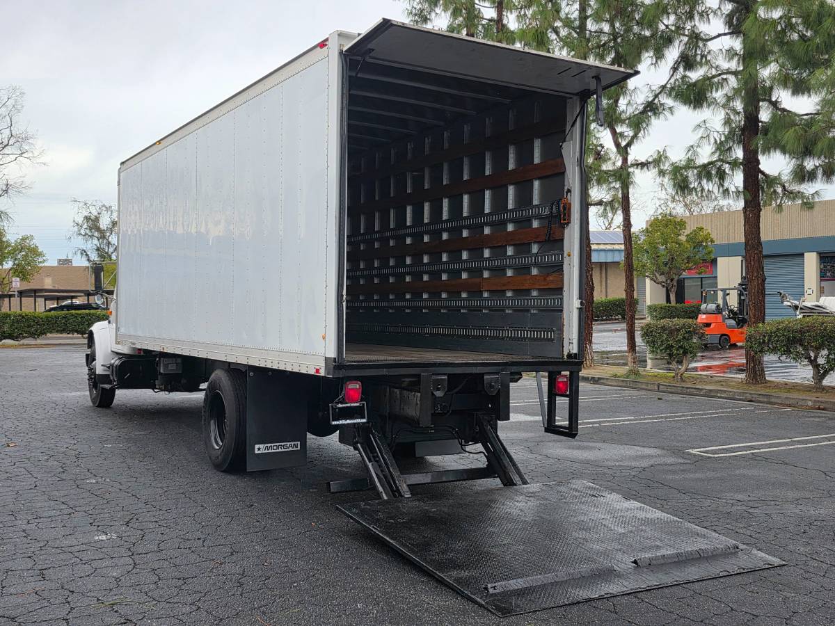 International-4900-diesel-1990-white-16