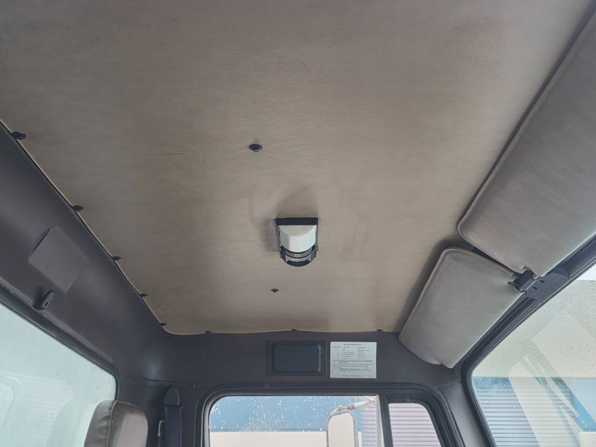 International-4900-diesel-1990-white-37