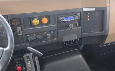 International-4900-diesel-1990-white-38