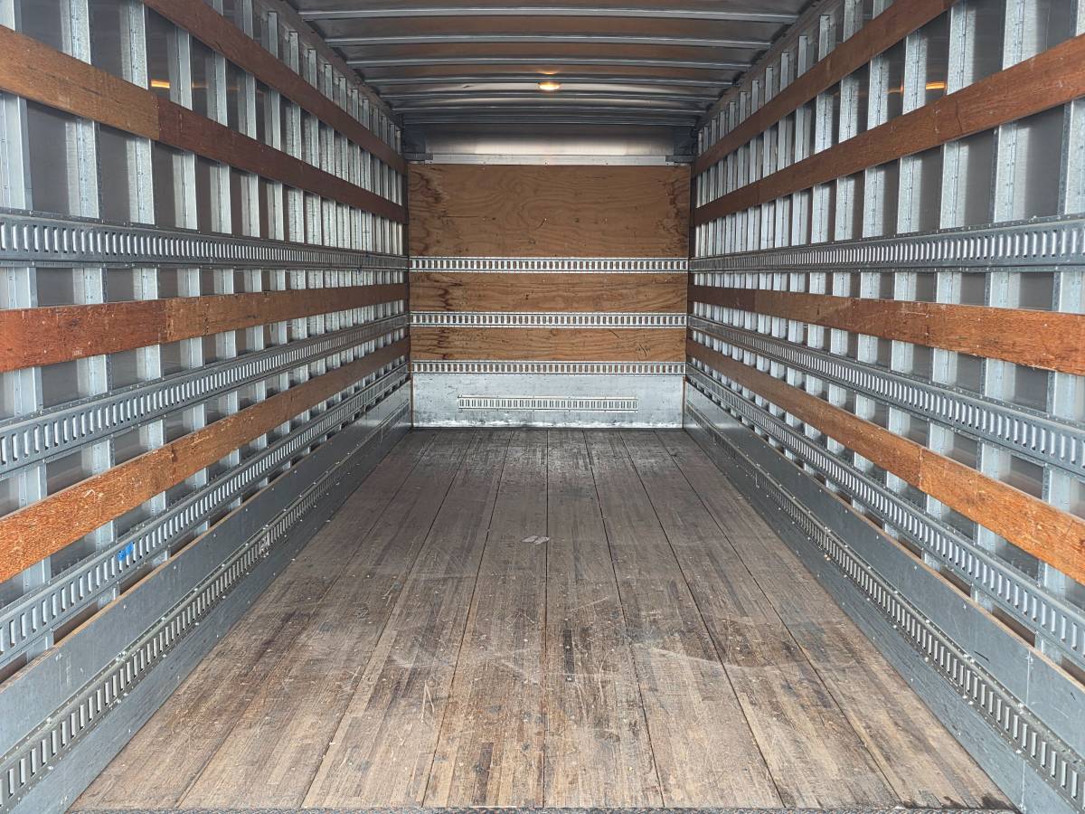 International-4900-diesel-1990-white-71