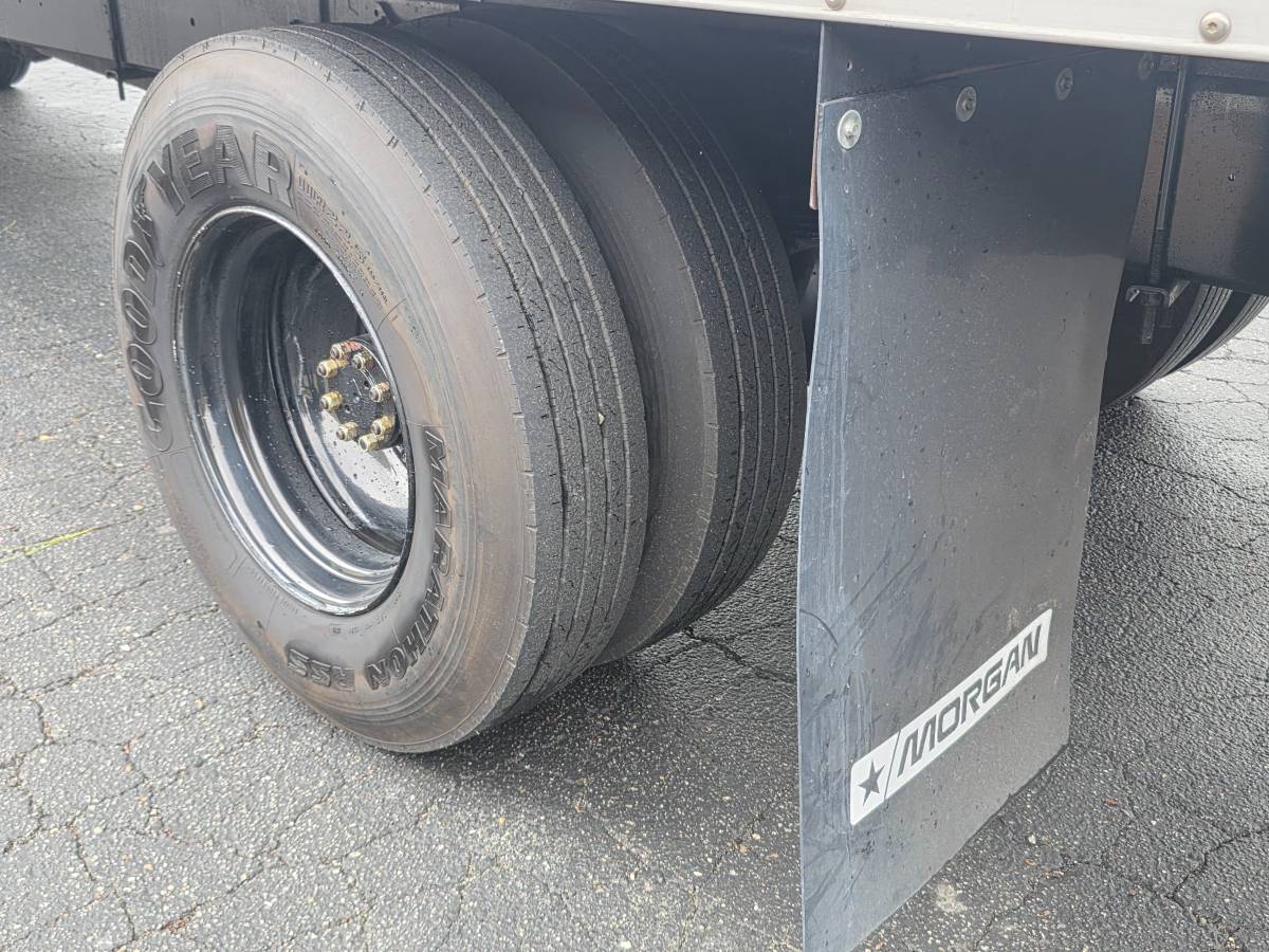 International-4900-diesel-1990-white-82