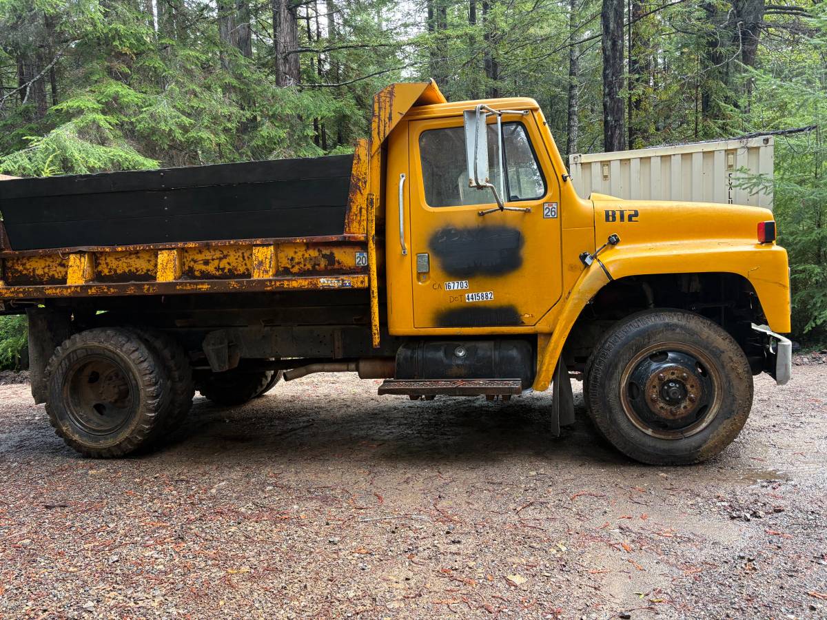 International-7400-dump-truck-1981-yellow-1