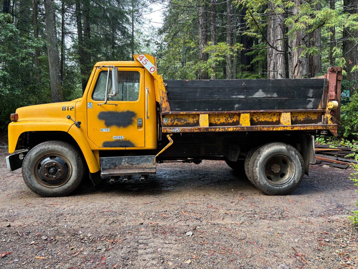 International-7400-dump-truck-1981-yellow-2