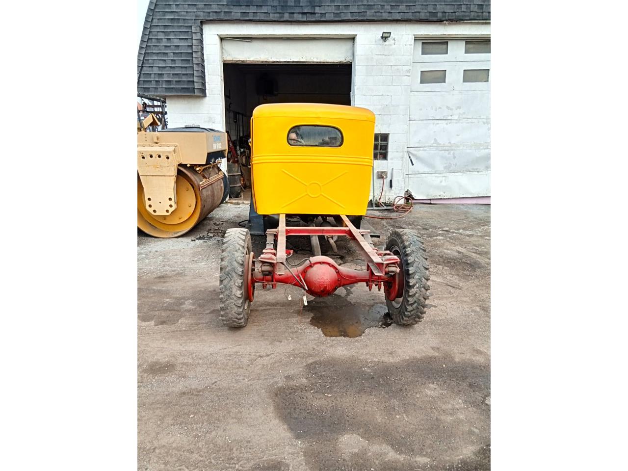 International-Flatbed-truck-1936-Yellow-Red-2