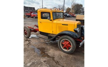 International-Flatbed-truck-1936-Yellow-Red