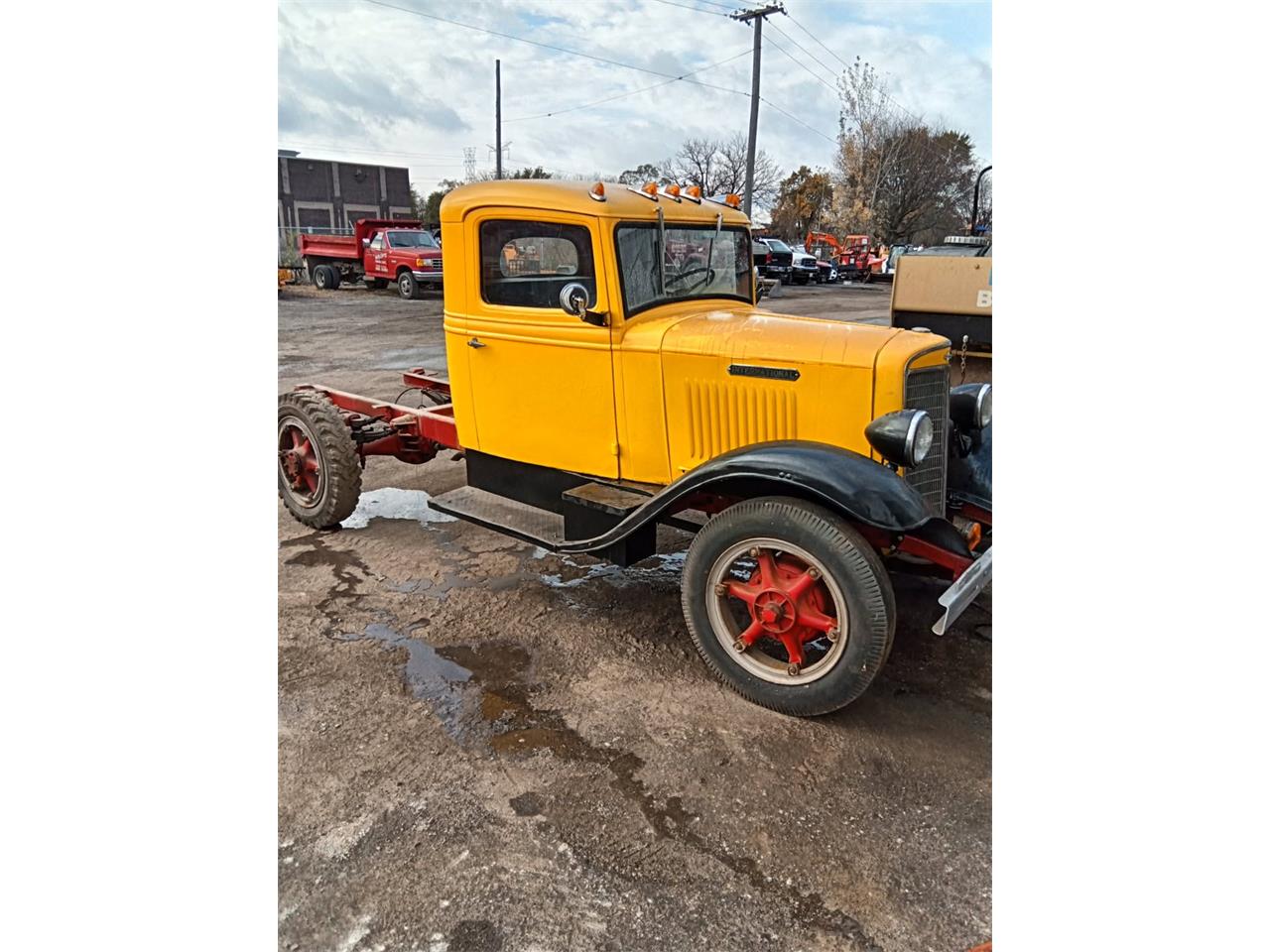 International-Flatbed-truck-1936-Yellow-Red