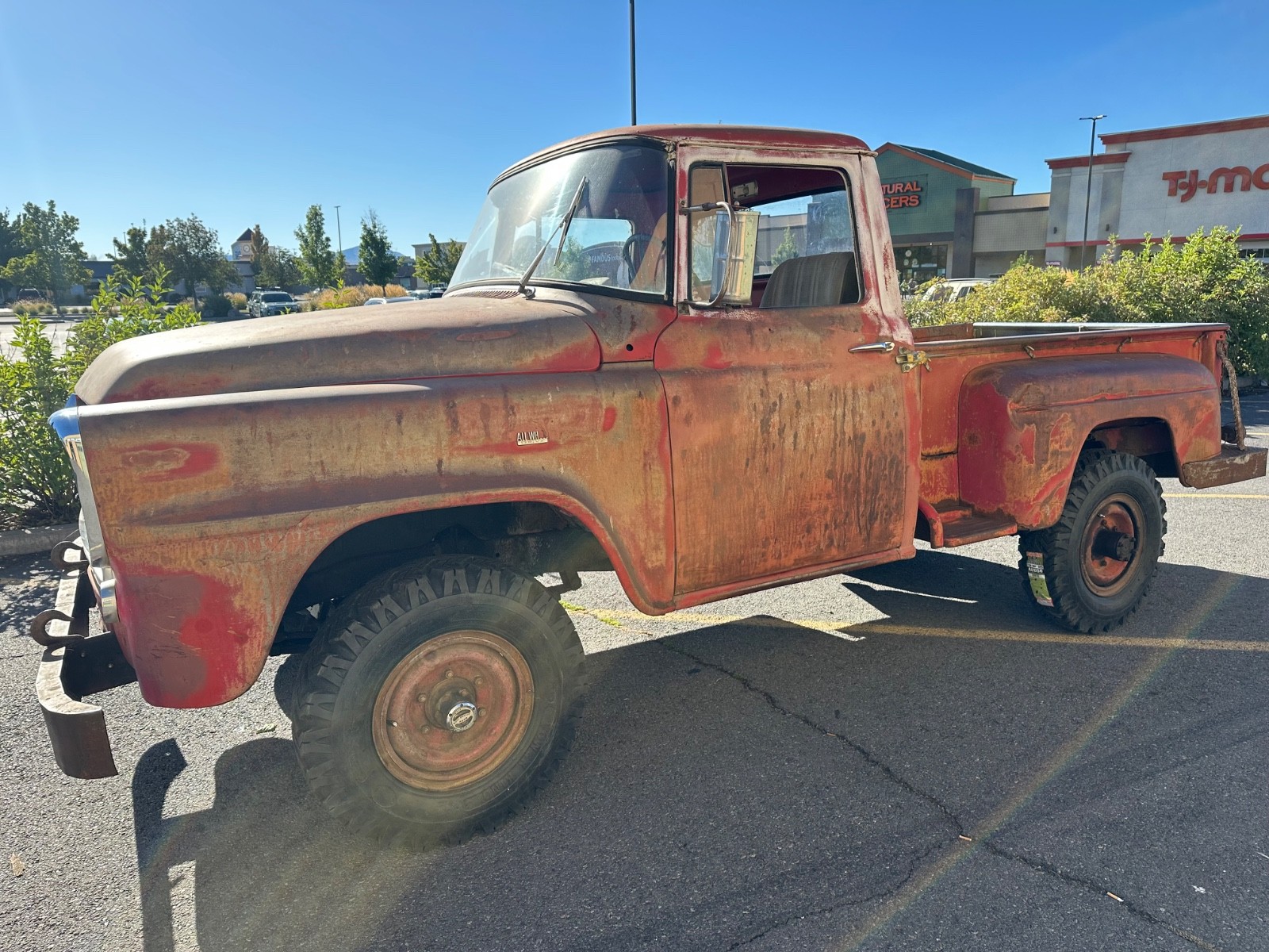International-Harvester-34-Ton-Pickup-1961-Standard-Cab-Pickup-1
