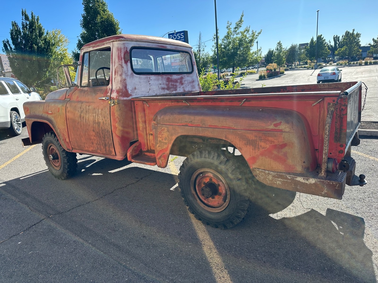 International-Harvester-34-Ton-Pickup-1961-Standard-Cab-Pickup-2
