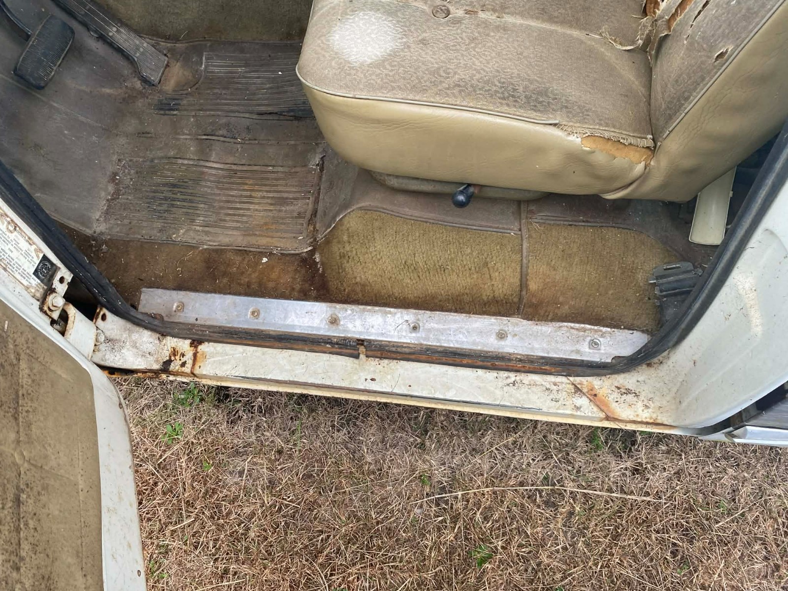 International-Harvester-Travelall-1973-SUV-13