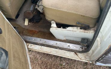 International-Harvester-Travelall-1973-SUV-16