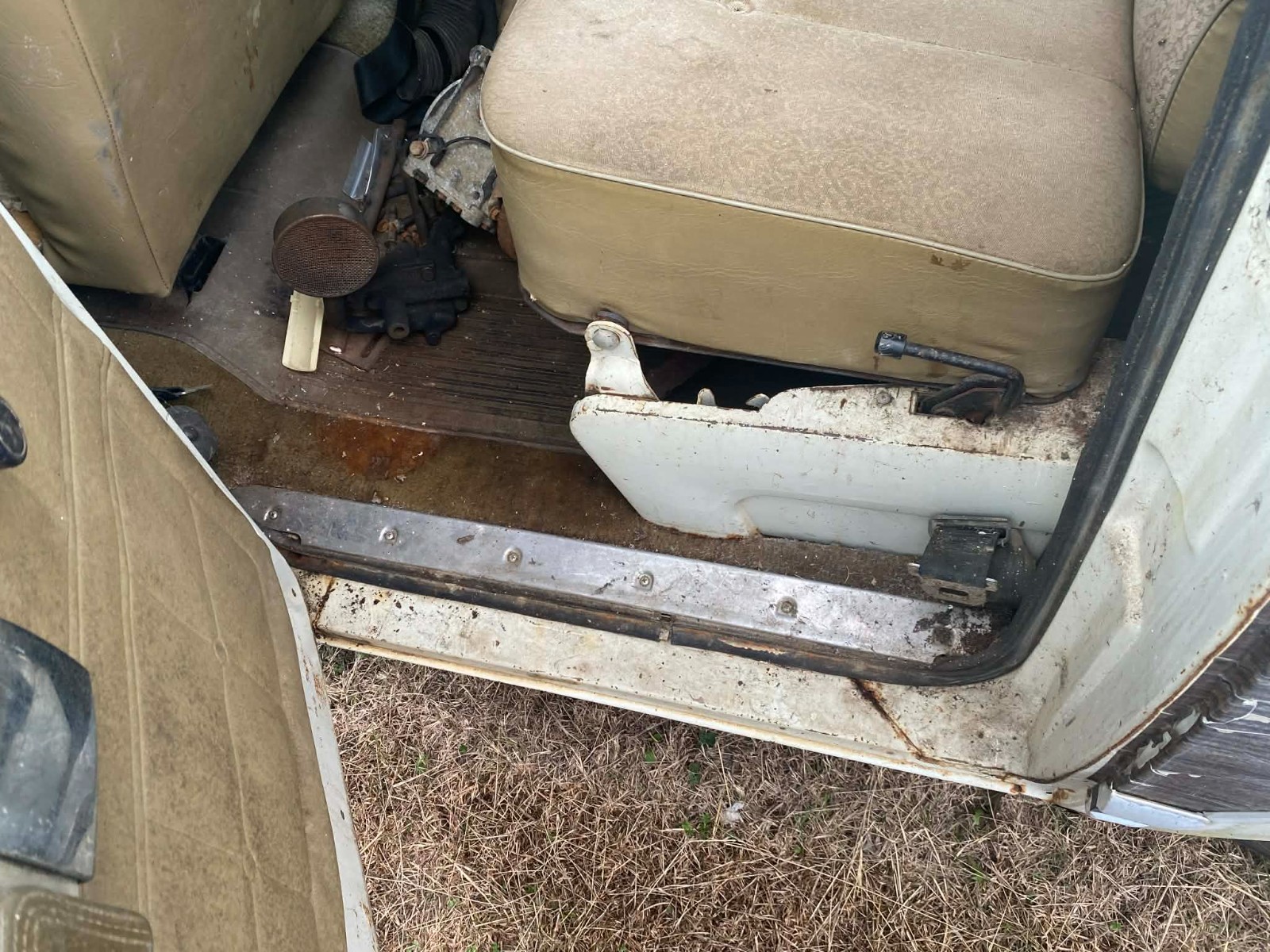 International-Harvester-Travelall-1973-SUV-16