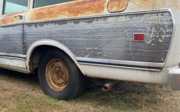 International-Harvester-Travelall-1973-SUV-18