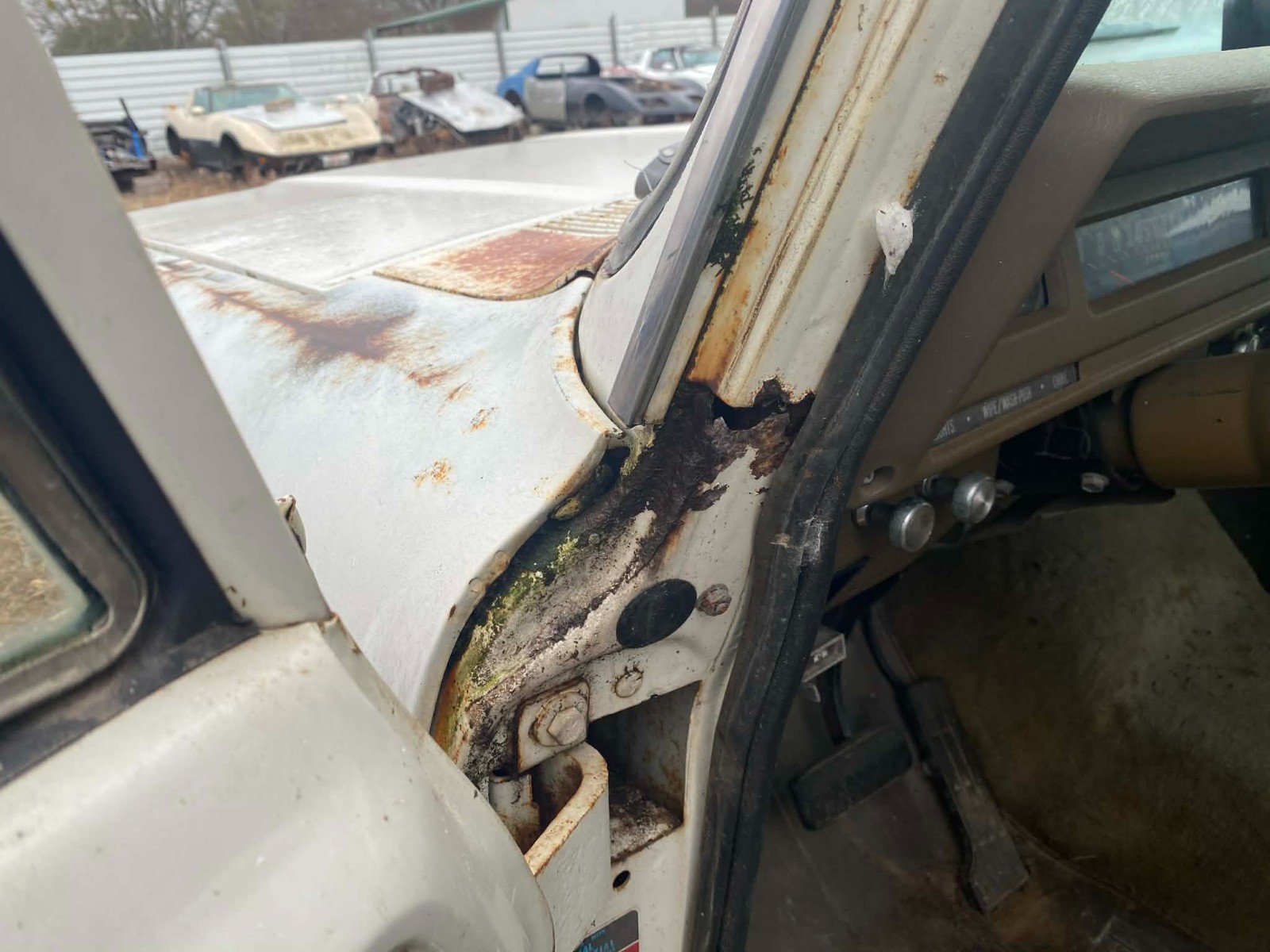 International-Harvester-Travelall-1973-SUV-21