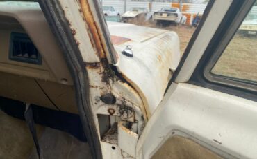 International-Harvester-Travelall-1973-SUV-23