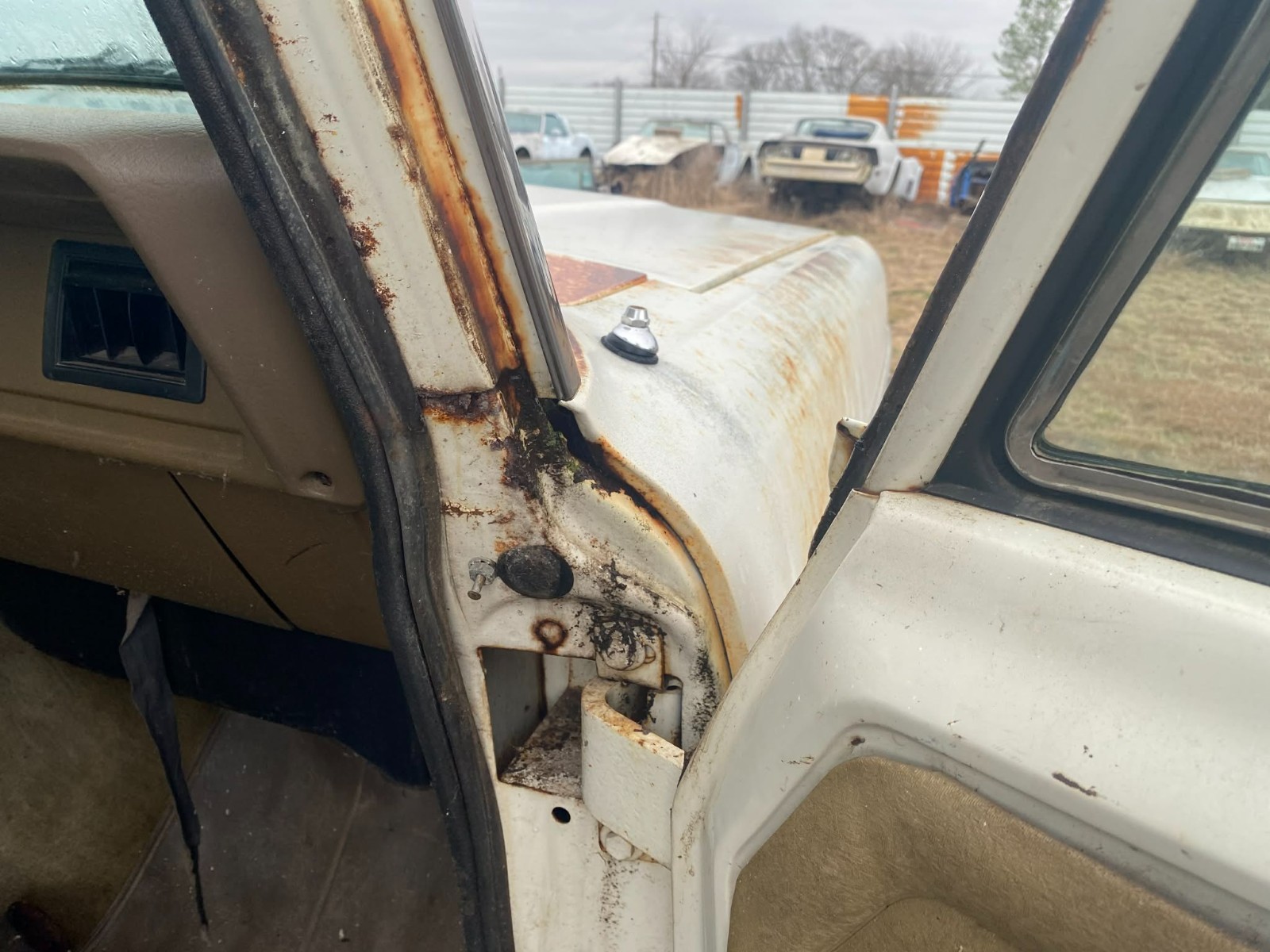 International-Harvester-Travelall-1973-SUV-23