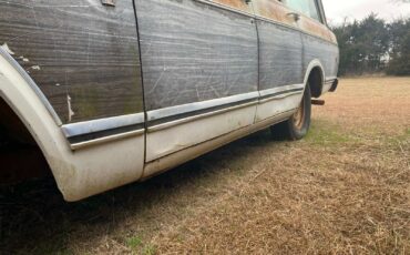 International-Harvester-Travelall-1973-SUV-24