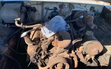 International-Harvester-Travelall-1973-SUV-25