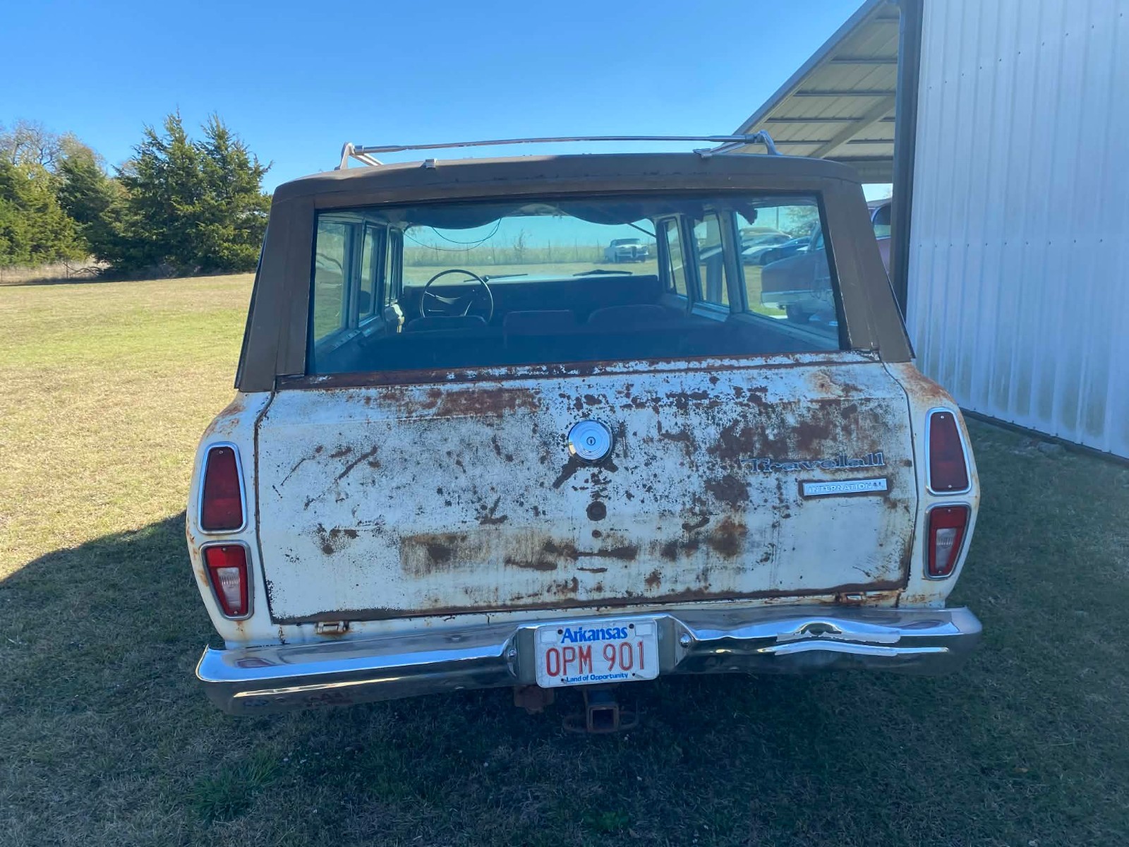 International-Harvester-Travelall-1973-SUV-3