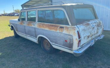 International-Harvester-Travelall-1973-SUV-4