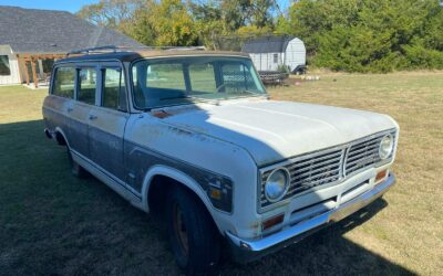 International Harvester Travelall 1973