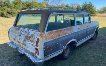 International-Harvester-Travelall-1973-SUV-5