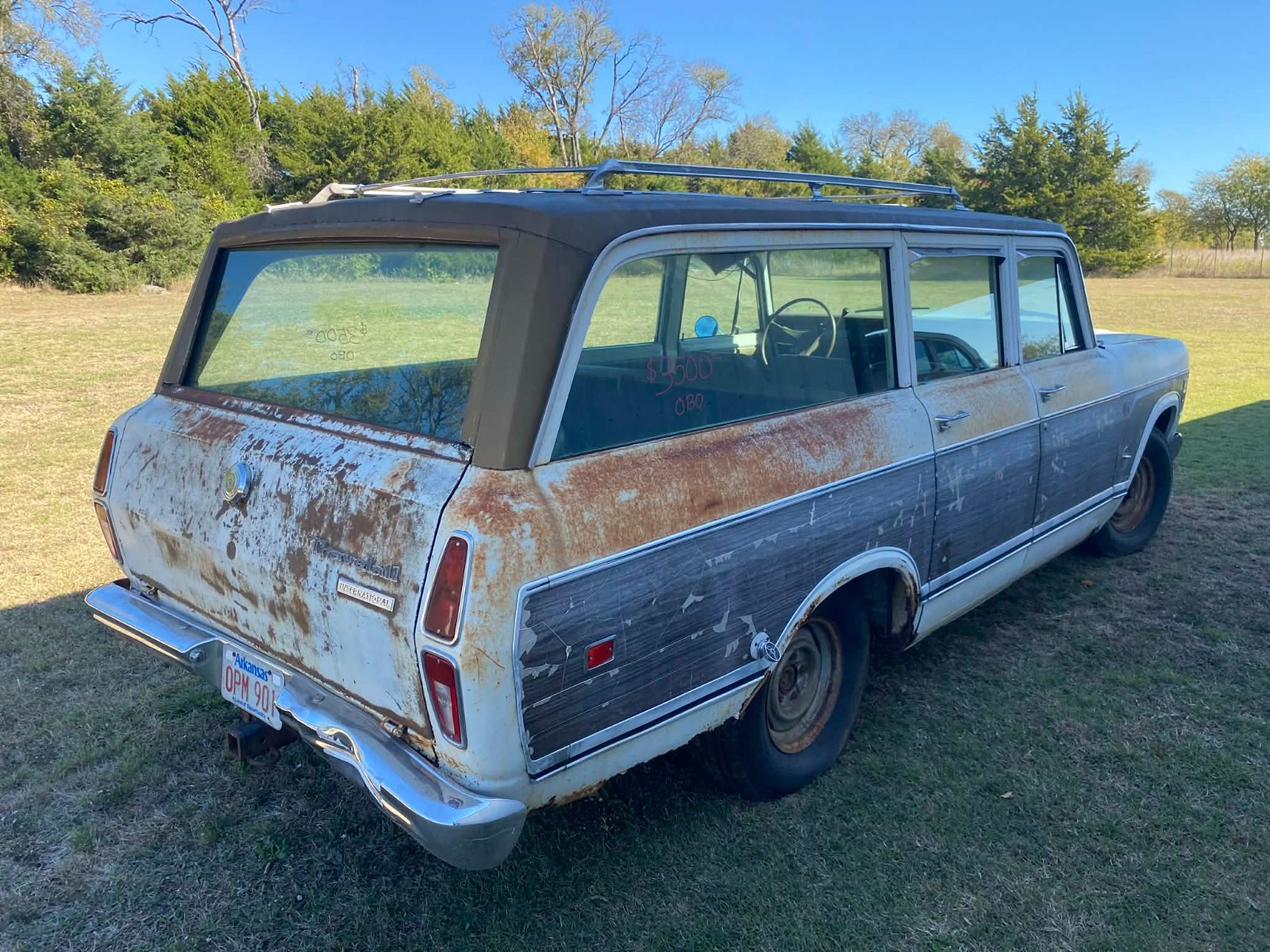 International-Harvester-Travelall-1973-SUV-5