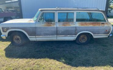 International-Harvester-Travelall-1973-SUV-6