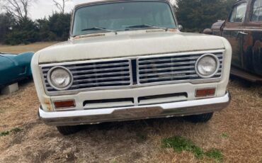 International-Harvester-Travelall-1973-SUV-9