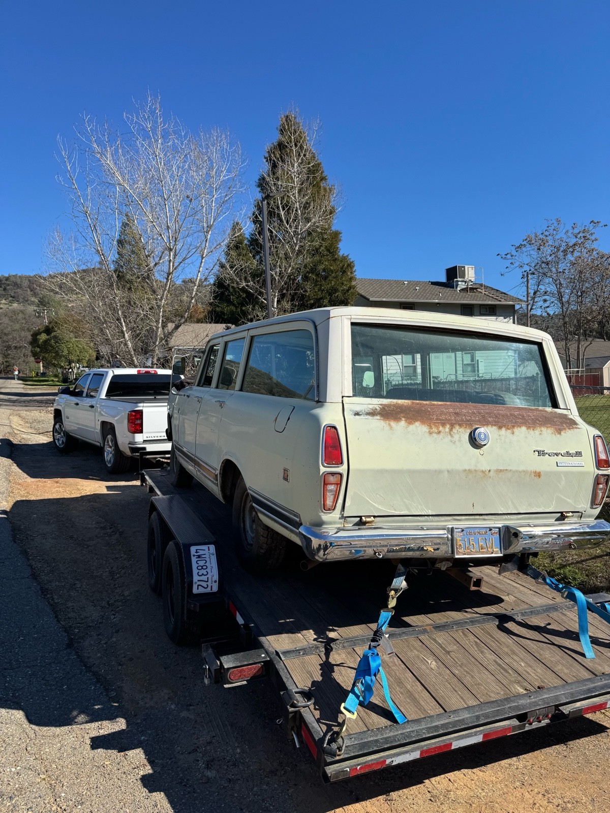 International-Travelall-1973-10