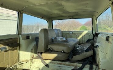 International-Travelall-1973-12