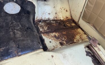 International-Travelall-1973-14