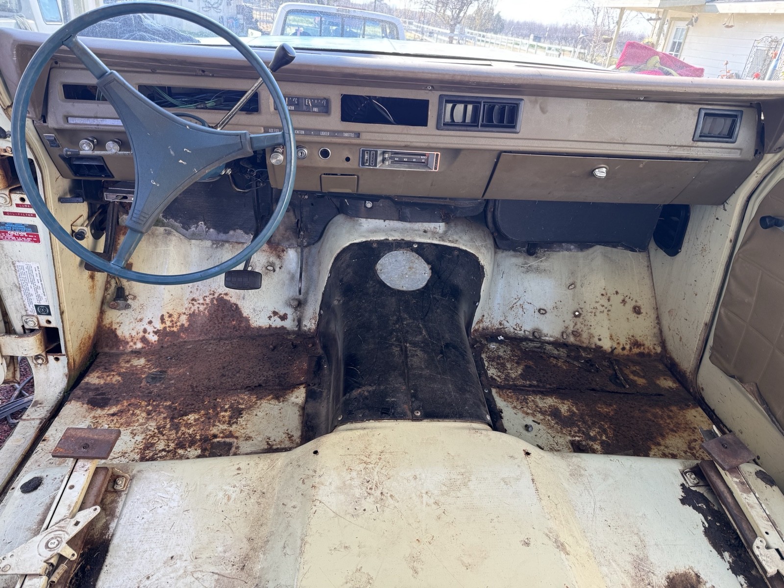 International-Travelall-1973-15