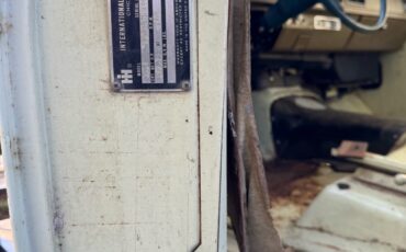 International-Travelall-1973-18