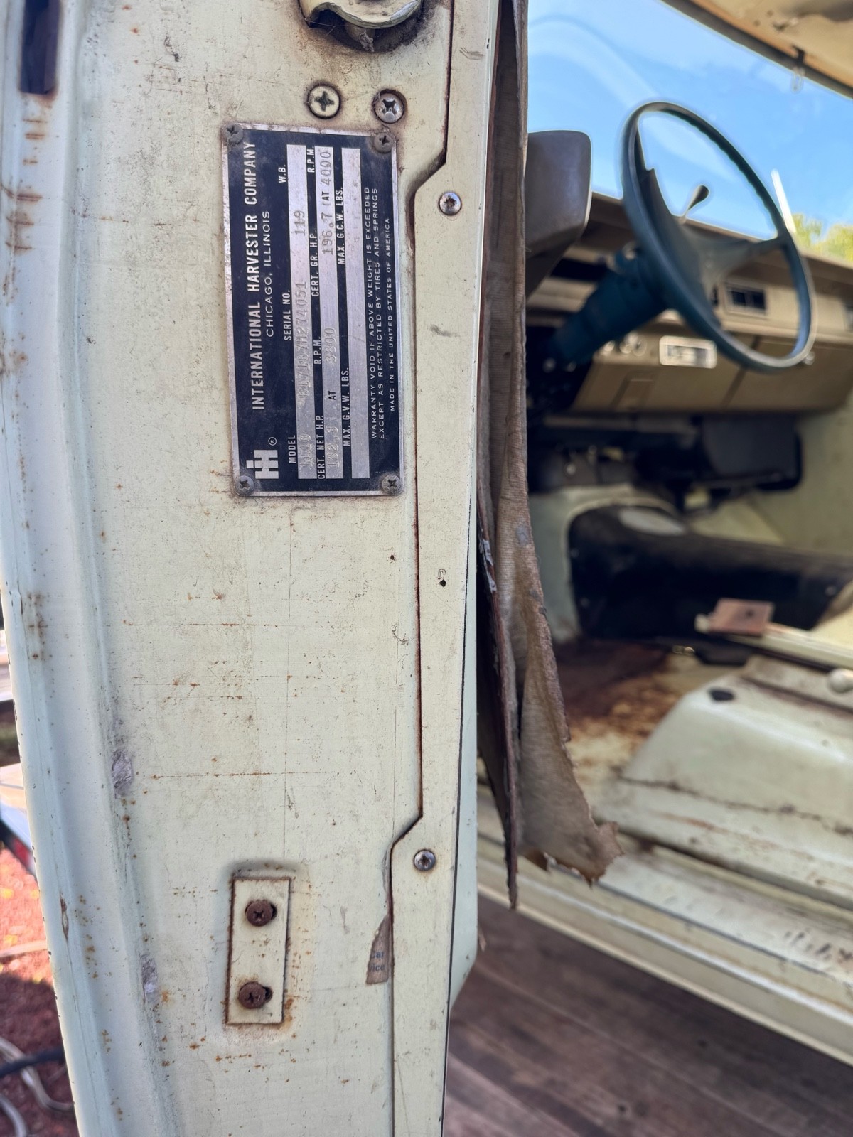 International-Travelall-1973-18