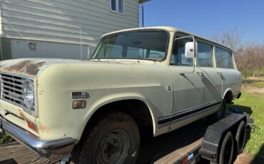 International-Travelall-1973