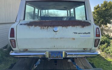 International-Travelall-1973-4