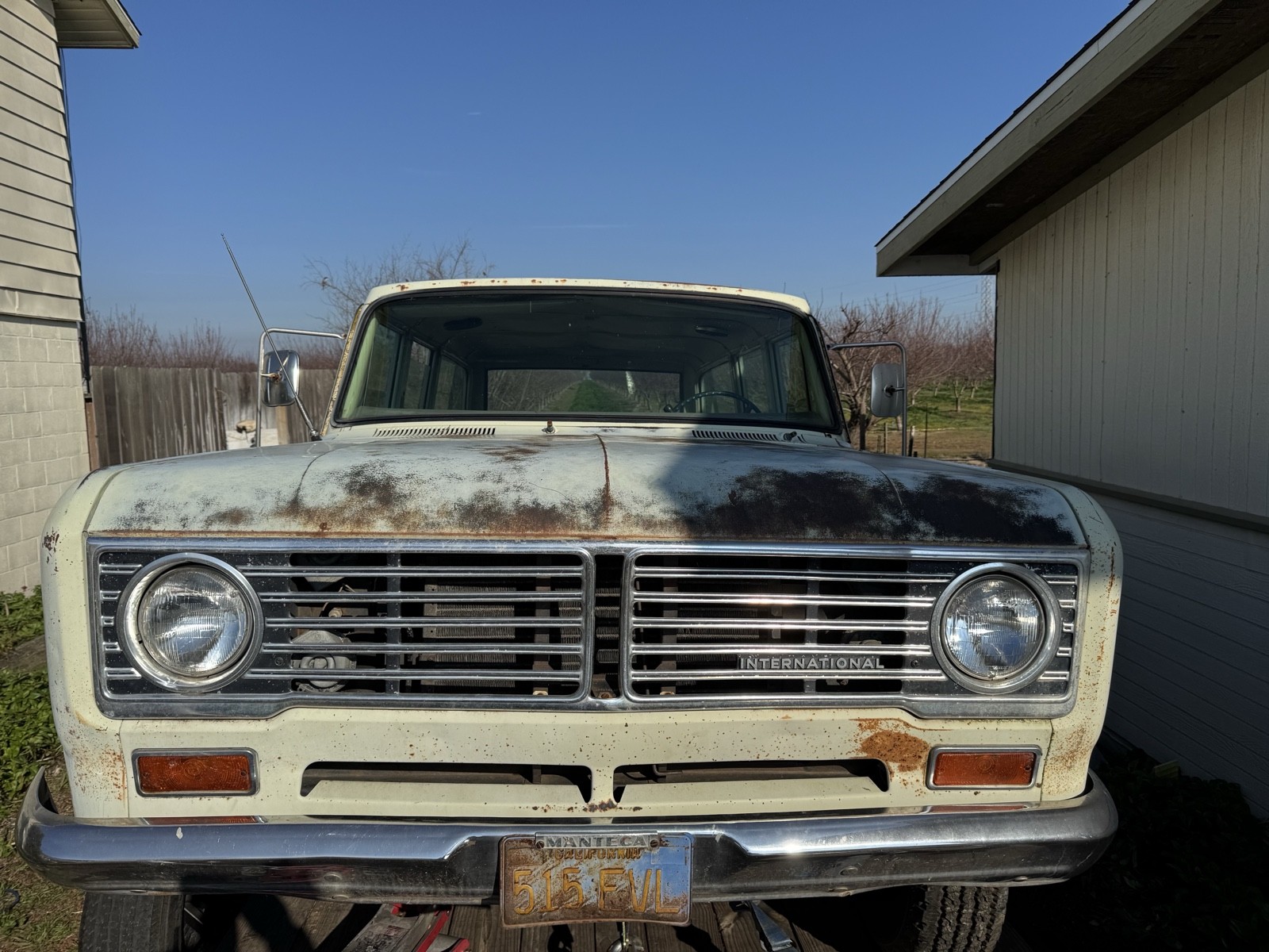 International-Travelall-1973-6