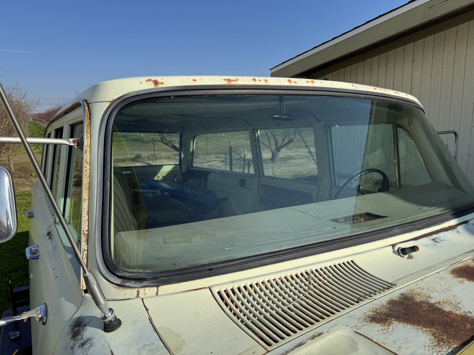 International-Travelall-1973-7