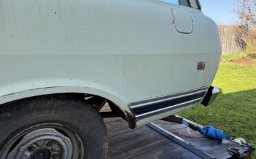 International-Travelall-1973-8